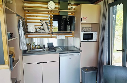 Saint-Etienne-de-Carlat House | Tiny home/Escazeaux Garden Studio