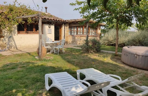 Maia de Montcal House | Tiny house with jacuzzi - Rectoria de Dosquers
