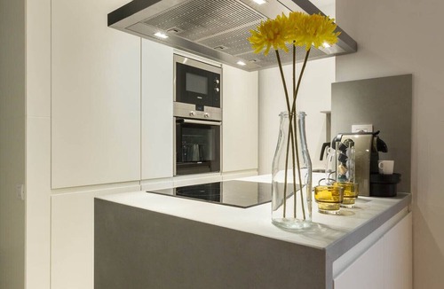 la Vila de Gracia Apartment | TOP CLASS NEW 2BD AP | Sun | Lift | Metro | HiSpeed Wifi | 4 people