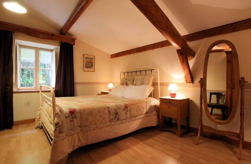 Polignac Bed & Breakfast | “Tournesols” Guest Room with Shared Terrace, Garden, and Wi-Fi