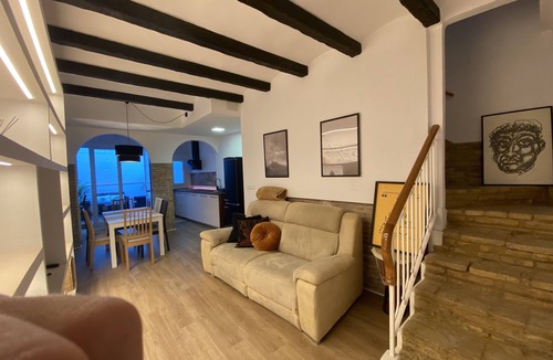 L'Hospitalet de Llobregat House | Townhouse 20 minutes from the center of Barcelona