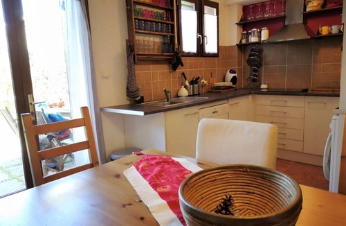 Sainte-Leocadie House | Townhouse 3 rooms Private Garden, Fireplace, Views & Wi-Fi