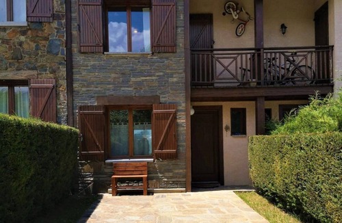 Sainte-Leocadie House | Townhouse 3 rooms Private Garden, Fireplace, Views & Wi-Fi