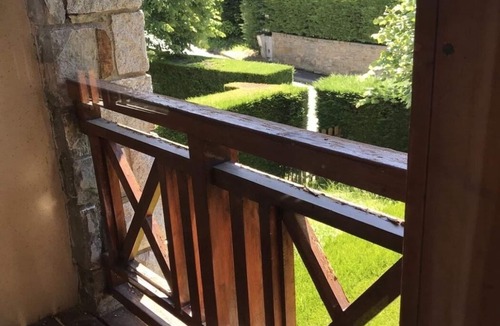 Sainte-Leocadie House | Townhouse 3 rooms Private Garden, Fireplace, Views & Wi-Fi