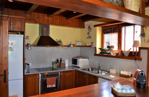 Soriguerola House | Townhouse 3 rooms Golf Fontanals, Fireplace, Garden, Views & Wi-Fi