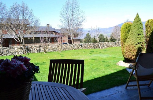 Soriguerola House | Townhouse 3 rooms Golf Fontanals, Fireplace, Garden, Views & Wi-Fi
