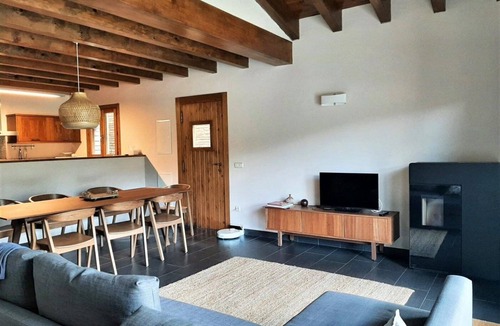 Montella I Martinet House | Townhouse 4 Bed Pellet Stove, Private Garden & Garage