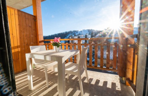 Peone Apartment | Track view apartment, 4 people, 36m2, 100m from the slopes