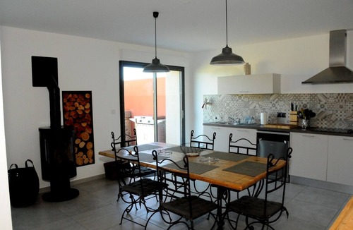 Brouilla Cottage | Traditional farmhouse in the heart of a vineyard with panoramic views.