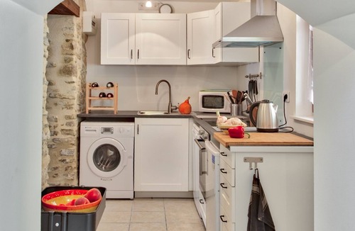 Pont-de-Barret Apartment | Traditional stonebuilt ProvencaleMas, gite apartment. Large swimming pool M