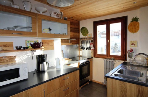 Les Almes Ski Chalet | Traditional wooden chalet, cozy, 3 bedrooms, 8 people, south balcony