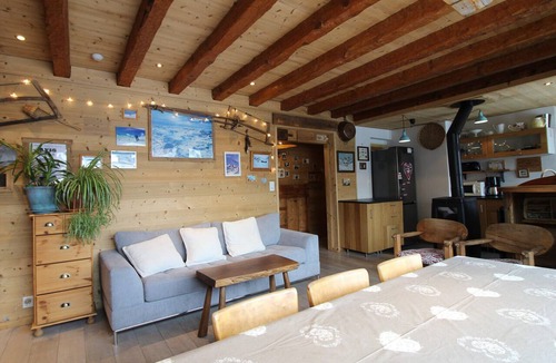 Les Almes Ski Chalet | Traditional wooden chalet, cozy, 3 bedrooms, 8 people, south balcony