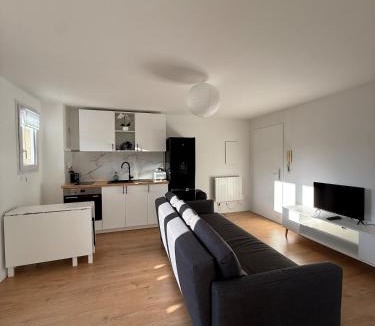 Noisy-le-Grand Apartment | Train station 10 min close to Paris and Disney University