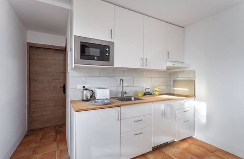 Sarria-Sant Gervasi House | Tranquil Holiday Apartment in Collserola: Nature, Stunning Views, Modern Comfort