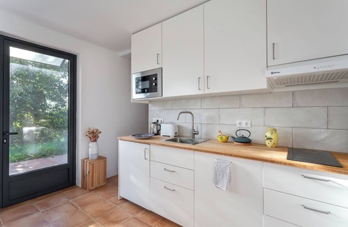 Sarria-Sant Gervasi House | Tranquil Holiday Apartment in Collserola: Nature, Stunning Views, Modern Comfort