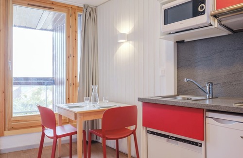 Reberty Apartment | travelski home select - Résidence Les Lys - Studio 2 personnes vue pistes A