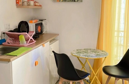 Arganda del Rey Hotel | Triple Superior - Balcón Calle el Pilar - Mini Cocina-bańo Privado
