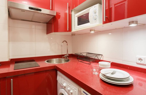 Sant Gervasi Apartment | TURO PARK, lovely apartment with balcony