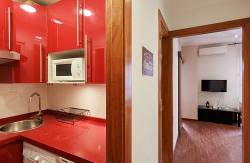Sant Gervasi Apartment | TURO PARK, lovely apartment with balcony