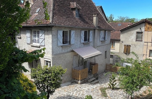 Beaulieu-sur-Dordogne House | Two vacation homes on the property
