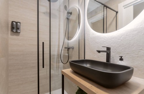 Old Town Apartment | Txapitela Rooms - Perfect for 3