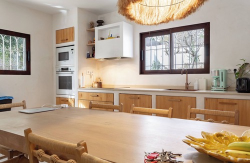 Cunit House | Typical ibiza-style family villa with large swimming pool 15 mn from Sitges