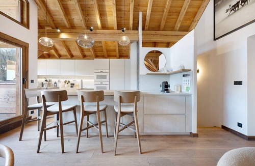 Valloire House | Ultima Lodge Chalet Valloire – Luxury Retreat Near Ski Lifts and Trails