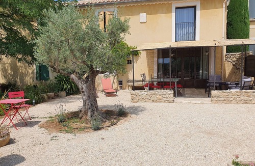 Carpentras House | Un Mas en Provence' gite and balneotherapy for two