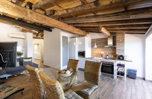Old Town Apartment | Unik Vacation Panoramic