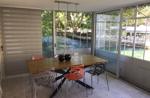 Fontaine-de-Vaucluse Apartment | Unique apartment by the water