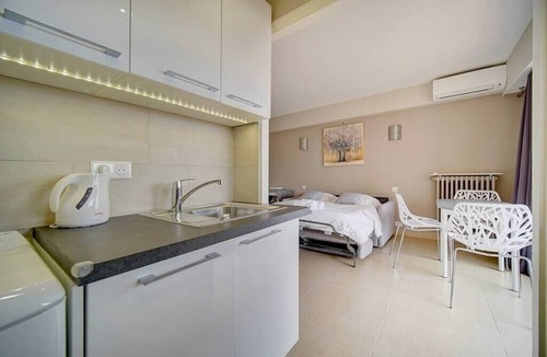 Prado - Republique Apartment | Upstays Terrace 25m² Studio Carnot