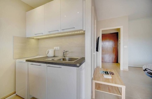 Prado - Republique Apartment | Upstays Terrace 25m² Studio Carnot