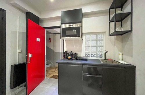 Quartier de la Plaine-de-Monceaux Apartment | UrbanFlat 11 - Studio for 3 next to Champs-Elysees