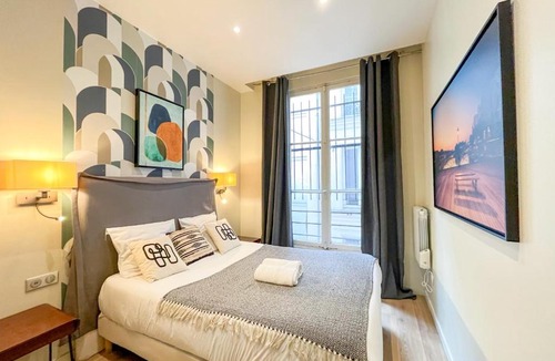 Strasbourg -Saint-Denis Apartment | UrbanFlat 61 - 3 Bedrooms Apartment Center of Paris