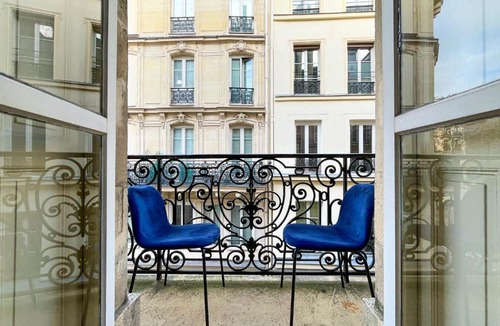 Strasbourg -Saint-Denis Apartment | UrbanFlat 61 - 3 Bedrooms Apartment Center of Paris