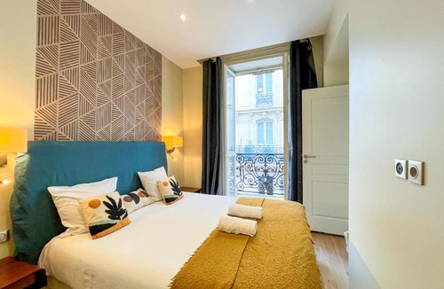 Strasbourg -Saint-Denis Apartment | UrbanFlat 61 - 3 Bedrooms Apartment Center of Paris