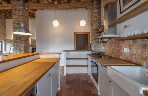 Ogassa House | Vacation Home 'La Rosa' with Mountain View, Shared Garden, and Wi-Fi
