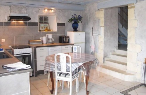Valreas House | Vacation home L'Amandier (VRS100) in Valreas - 4 persons, 2 bedrooms