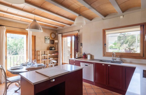 Jorba House | Vacation Home 'Masia Els Nocs' with Mountain Views, Wi-Fi, and Air Conditioning
