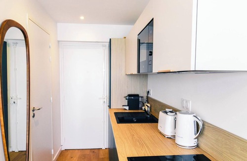 Concarneau Apartment | Valinor Beach Studio – Balcony & Sea View