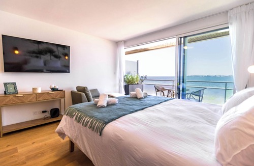 Concarneau Apartment | Valinor Beach Studio – Balcony & Sea View