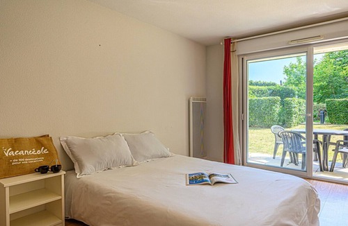 Plescop Apartment | Vannes Apartment with Balcony for 4