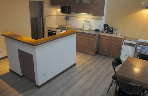 Aubenas Apartment | Vaste Logement, 163 m2 en Bord de Vieille Ville