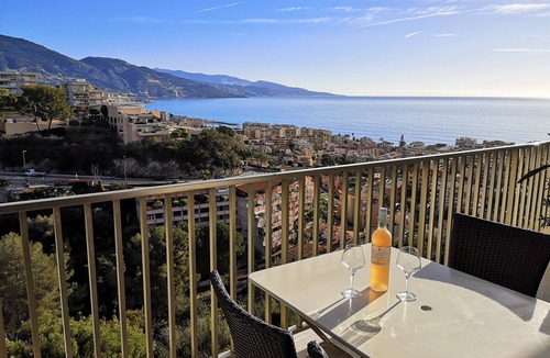 Roquebrune-Cap-Martin Apartment | Very large two-room apartment with beautiful sea and mountain views