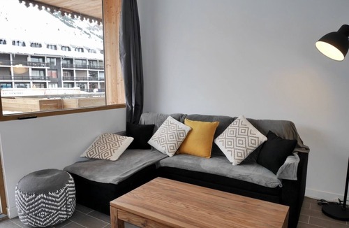 Mont-de-Lans Apartment | Very nice modern apartment, center, ski departure 150m, 10 pers.