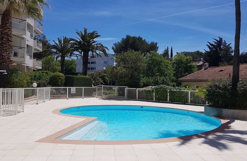 Saint-Raphael Apartment | Very nice sea view for this beautiful apartment on the last floor.