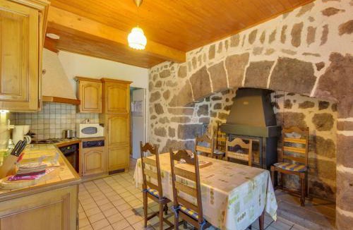 Vic-sur-Cere House | Vic-sur-Cère Family Nest