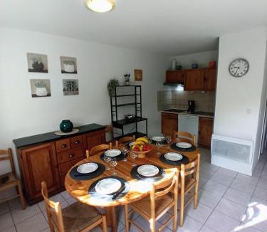 Viella House | Viella 65 Maison 8 couchages au calme avec jardin dans village typique proche de Luz Saint Sauveur