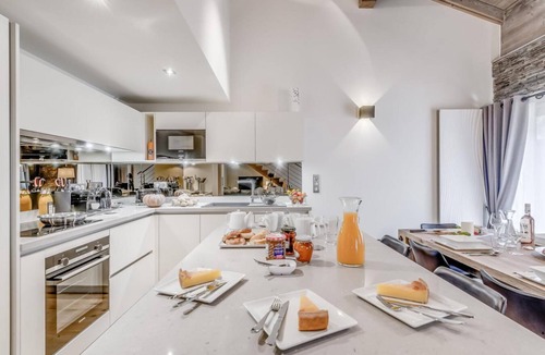 Les Brevieres Apartment | View ski slopes, terrace, tv, ski locker, 124m², Tignes