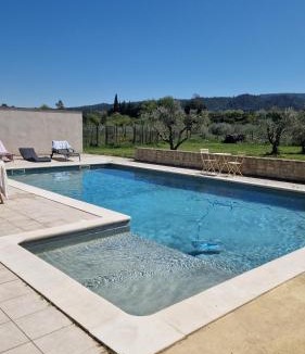 Charleval Villa | Villa à charleval en campagne avec piscine 14 couchages